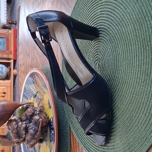 Taryn Rose Black Leather Fabric Strappy Ankle Peep Toe Heels Size 39